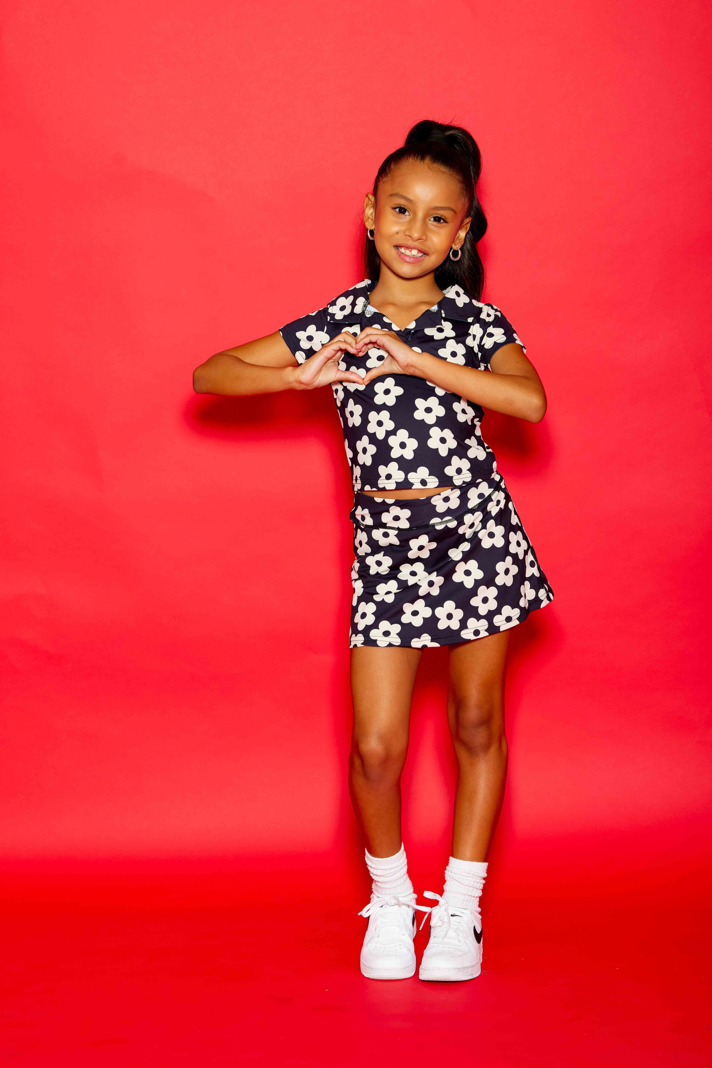 Sweet Pea Top - Black/White Daisies - Sparkle Plum Exclusive - Ready to Ship